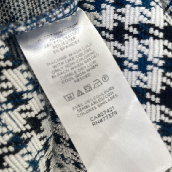 Ann Taylor gingham houndstooth, puff sleeve Top - Picture 7 of 7